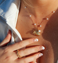 Load image into Gallery viewer, HAYZE - Stainless steel shell necklace with sea inspired pedants