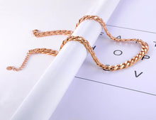 Load image into Gallery viewer, Stainless steel necklace comes in a rose gold, gold and silver colour. It is made of a thick chain with big links. Due to its thickness it is a statement necklace that do not need any additional accessory around your neck. The necklace is perfect for daily and night outfits. It has lobster clasp.