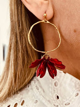 Load image into Gallery viewer, Add a touch of delicate elegance to your look with these minimalistic stud earrings. Featuring thin stainless steel circles adorned with shell flower petals, they offer a perfect blend of modern simplicity and natural beauty. Lightweight and versatile, these earrings are ideal for everyday wear or special occasions, effortlessly complementing any outfit with their subtle charm.
