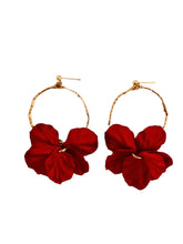 Load image into Gallery viewer, Add a touch of delicate elegance to your look with these minimalistic stud earrings. Featuring thin stainless steel circles adorned with shell flower petals, they offer a perfect blend of modern simplicity and natural beauty. Lightweight and versatile, these earrings are ideal for everyday wear or special occasions, effortlessly complementing any outfit with their subtle charm.
