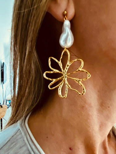 Turn heads with these romantic stainless steel and acrylic flower pearl earrings. Featuring an eye-catching, irregular artificial pearl as the focal point, these statement earrings are complemented by delicate flower contours that gracefully dangle below. A perfect blend of elegance and charm, they add a bold yet feminine touch to any outfit.