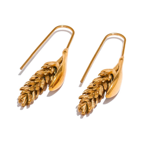 Make a bold personal statement with these stunning stainless steel ear of wheat earrings. Plated in 18K gold, their intricate design symbolizes growth and prosperity, offering a unique touch to any outfit. Water-resistant and crafted for durability, these earrings are perfect for everyday wear or special occasions. A stylish and meaningful addition to your jewelry collection or a thoughtful gift for someone special.