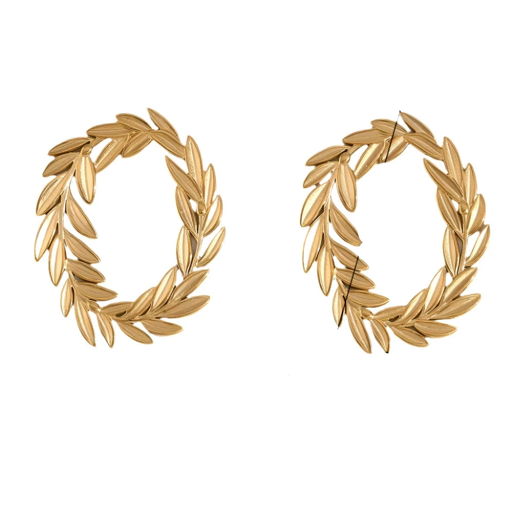 These elegant gold-plated stainless steel earrings combine a sleek oval shape with delicate leaf detailing, creating a refined look perfect for any occasion. Their polished finish and subtle leaf accents make them ideal for adding a hint of sophistication to party outfits or evening wear.