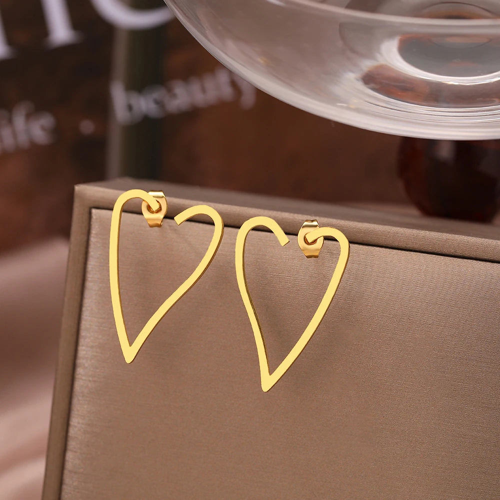 Make a bold statement with these exaggerated heart contour stainless steel stud earrings. Featuring a striking heart-shaped design, these earrings combine modern fashion with timeless elegance. Lightweight and durable, they’re perfect for adding a touch of flair to any outfit. A must-have accessory for women who love unique and stylish jewelry, these earrings are ideal for both everyday wear and special occasions.