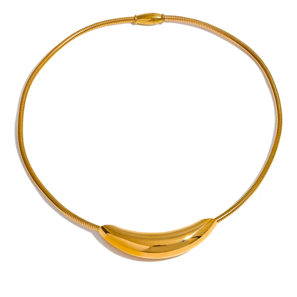 Stainless steel choker necklace comes in gold and silver colour. It is adorned with an interesting cilindar shape which makes this necklace, although simple, still very interesting. The necklace has magnetic clasp and it is a perfect accessory to any evening dress or suit.