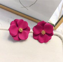 Load image into Gallery viewer, New Korean Style Spray Paint Big Flower Stud Earrings For Women Fashion Summer Elegant Sweet Jewelry Accessories Brincos
