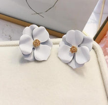 Load image into Gallery viewer, New Korean Style Spray Paint Big Flower Stud Earrings For Women Fashion Summer Elegant Sweet Jewelry Accessories Brincos
