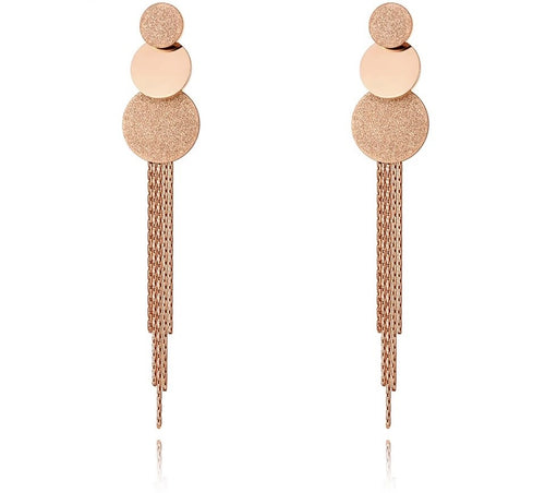 These beautiful earrings are made of stainless steel in a rose gold colour. Earrings have three circles of different sizes, from which two of them have sanded surface. Below three circles earrings are additionally adorned with stainless steel tassel. They make perfect accessory for your evening outfits. Earrings have stud closure.