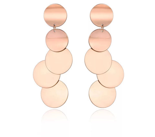 These rock glam stainless steel earrings are made in a rose gold colour. They consists of five connected circles that have shiny surface. Circles are irregularly connected which gives very special look. Earrings are rose gold plated and represent perfect and elegant touch to your day to day style. They have stud fastening.