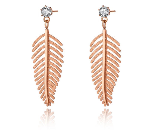 Elegant stainless steel earrings are made in a rose gold colour. They consists of small cubic zirconia on which a leave of fern is hanging. The surface of the fern is sanded which gives the earrings special look. Earrings are rose gold plated and represent great accessory to your elegant outfit. They have stud fastening.