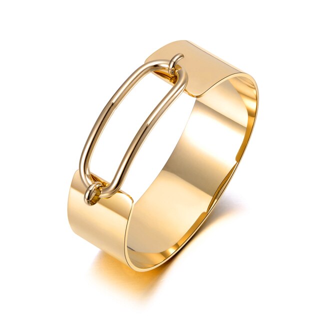 This beautiful statement bangle bracelet is made of stainless steel which is three times gold plated. Very elegant and simple design is adorned with a big closure in a shape of a chain link. Bracelet comes in three colours: rose gold, gold and silver. 