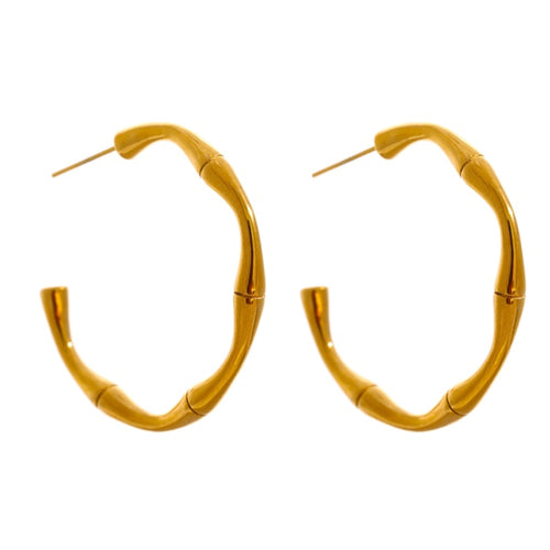 Fashionable hoop earrings are made of stainless steel and come in a gold colour. They have real gold plating and are adorned with a bamboo pattern. Their simplicity and elegance makes them perfect accessory for any outfit. Earrings have stud closure.